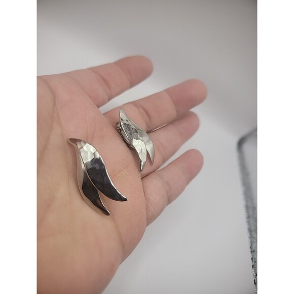 Vintage Silver Tone Layered Clip on Huggie Earrings Womens Jewelry Costume - Picture 15 of 15